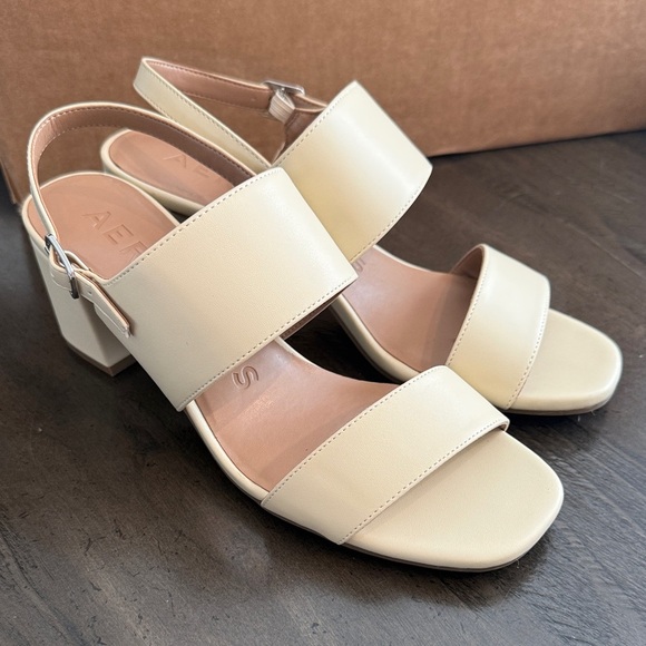 AEROSOLES 8.5 Emmex Cream Block Heel Sandals - Picture 13 of 13